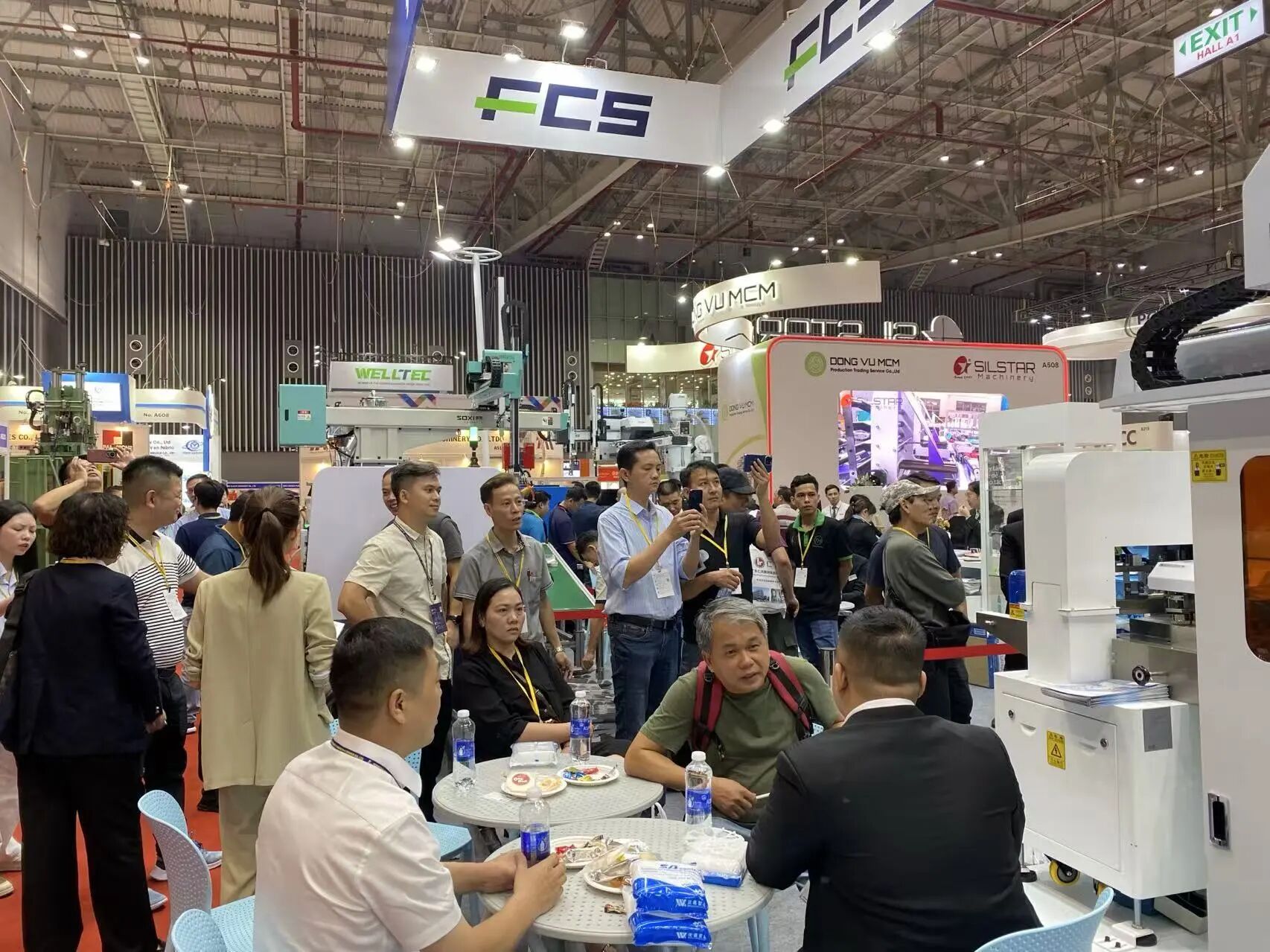 Sorotan pameran 6976